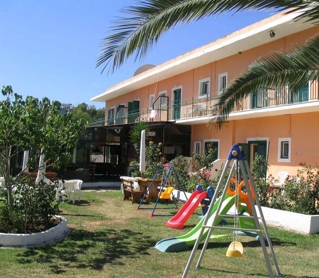 Отель Rose Garden Apartment Hotel 2*